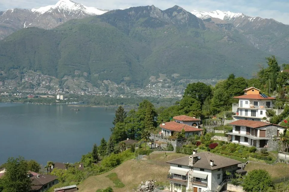 Bauland von 894 m2 und 848 m2 Wald  / Terreno edificabile di 894 m2...
