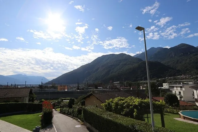 Design-Villetta mit grossem Garten und schöner Aussicht – Foto 11 von 12