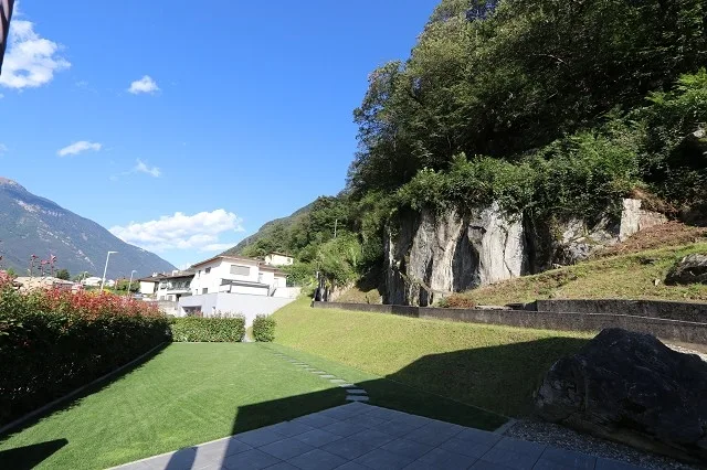 Design-Villetta mit grossem Garten und schöner Aussicht – Foto 12 von 12