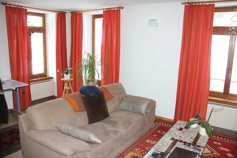 4-Familienhaus mit Garten, Grotto, Studio und schöner Aussicht
