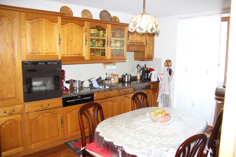 4-Familienhaus mit Garten, Grotto, Studio und schöner Aussicht
