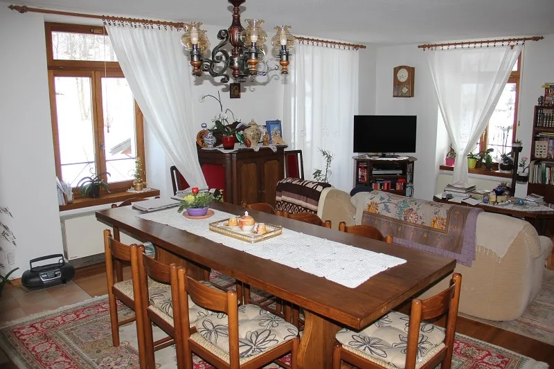 4-Familienhaus mit Garten, Grotto, Studio und schöner Aussicht