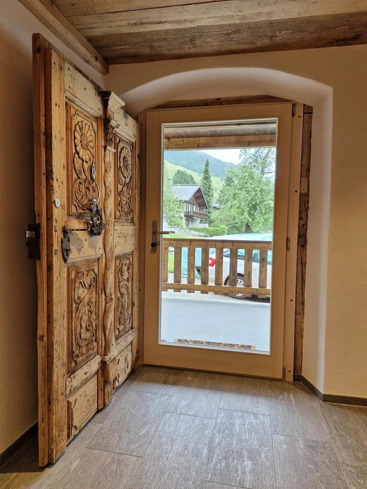 Schöne, grosse 5.5 Zimmer Wohnung mit Garten an bester Lage
