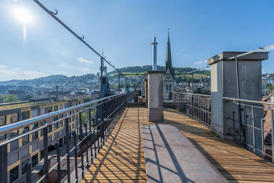 MAISONETTE-DACHWOHNUNG MIT PRIVATER DACHTERRASSE - ERSTBEZUG