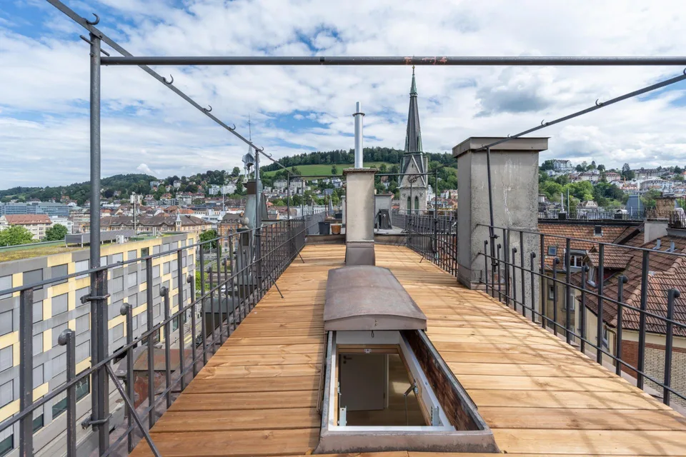 MAISONETTE-DACHWOHNUNG MIT PRIVATER DACHTERRASSE - ERSTBEZUG