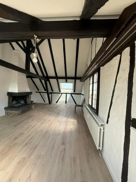 Frisch renovierte, charmante 2.5-Zimmer-Dachwohnung