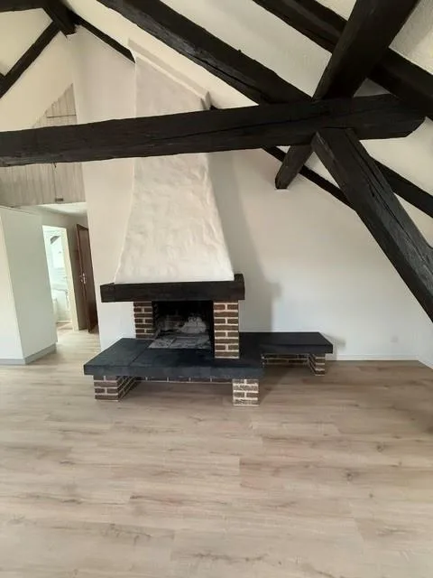 Frisch renovierte, charmante 2.5-Zimmer-Dachwohnung