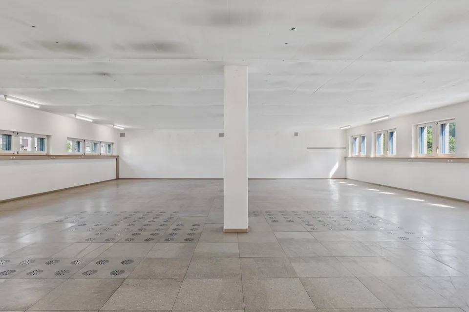 Platz, Freiheit & Alpenblick – Ihre neue Fläche in Glarus