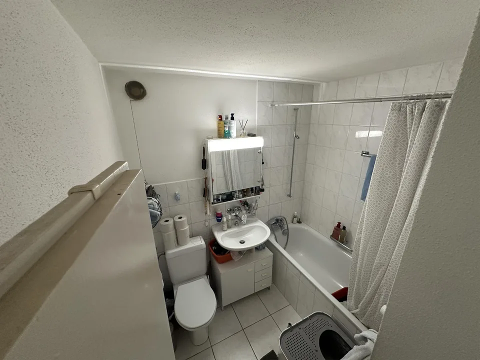 Ruhige 3.5 Zimmer Wohnung mit Sitzplatz