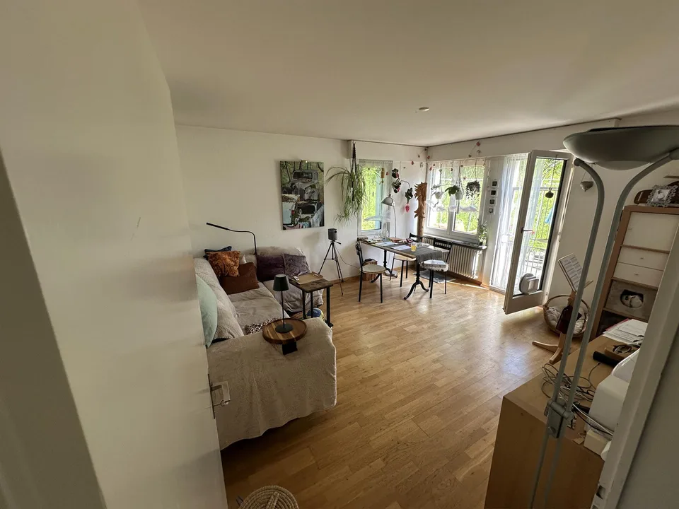 Ruhige 3.5 Zimmer Wohnung mit Sitzplatz
