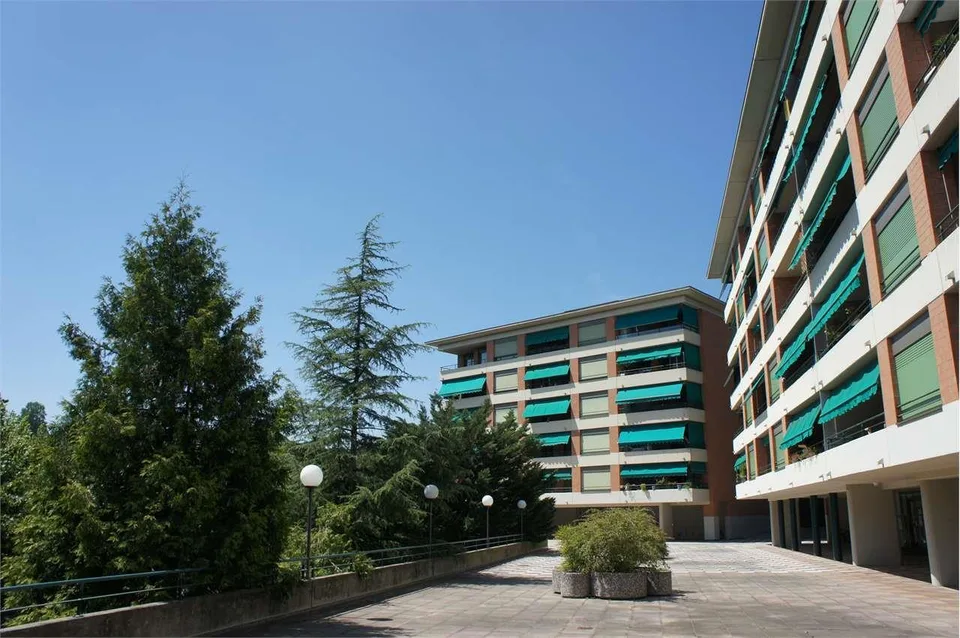 BALERNA: LUMINOSO 4.5 LOC. CON PARCO CONDOMINIALE