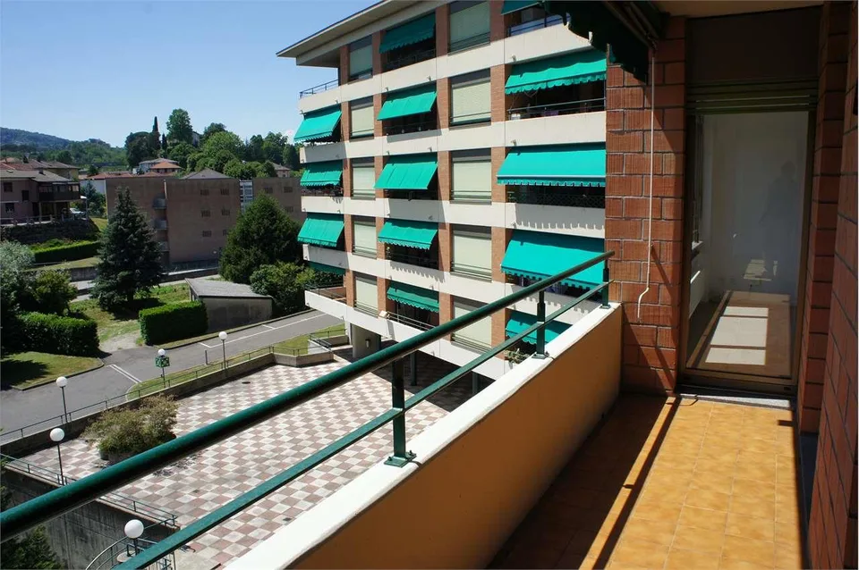 BALERNA: LUMINOSO 4.5 LOC. CON PARCO CONDOMINIALE