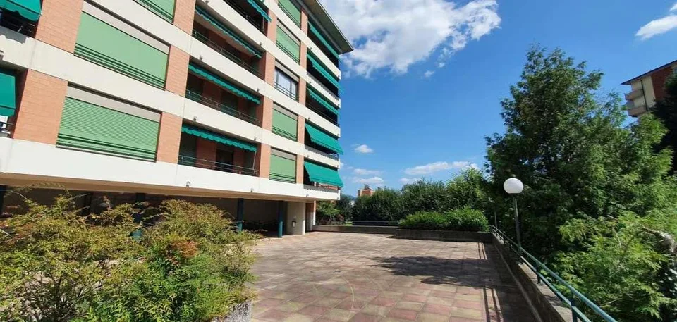 BALERNA: LUMINOSO 4.5 LOC. CON PARCO CONDOMINIALE