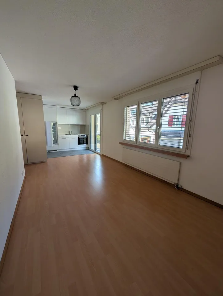 Zu vermieten: 1.5 Zimmerwohnung im 1. OG