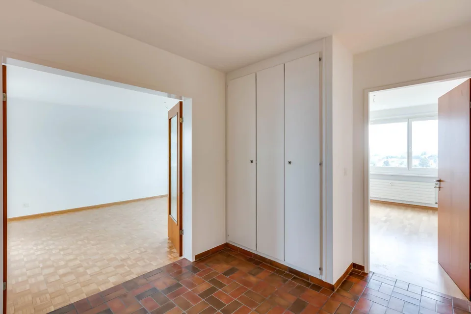 Grosszügige, lichtdurchflutete Wohnung an zentraler Lage