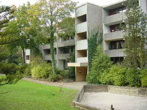 Vista incantevole nel verde con posto giardino