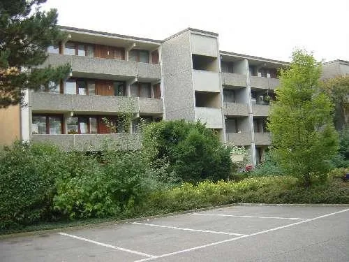 Vista incantevole nel verde con posto giardino