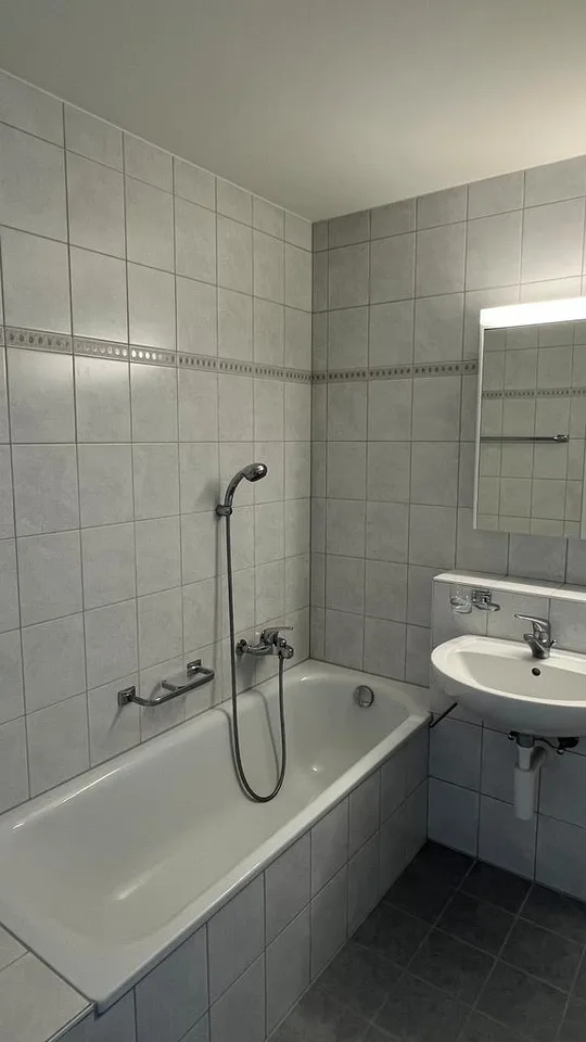 Helle 3.5-Zimmerwohnung mit Gartensitzplatz und Wintergarten – Foto 8 von 11