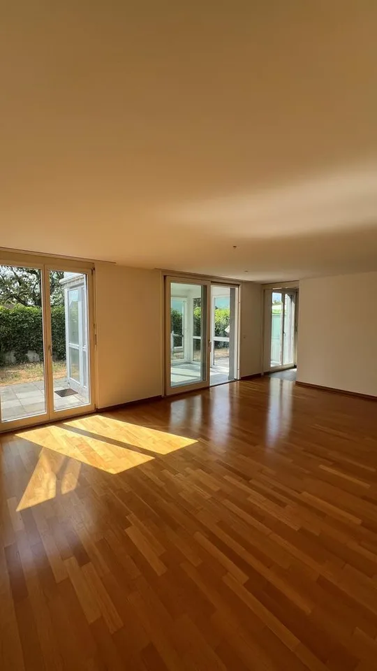 Helle 3.5-Zimmerwohnung mit Gartensitzplatz und Wintergarten
