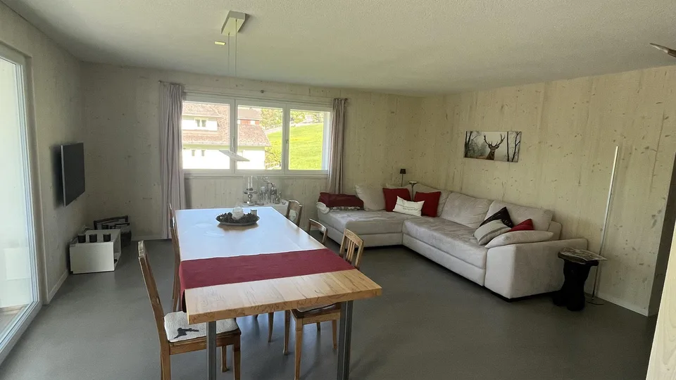 Helle 3.5 Zimmer Ferien-Wohnung zur Dauermiete an der Talstation