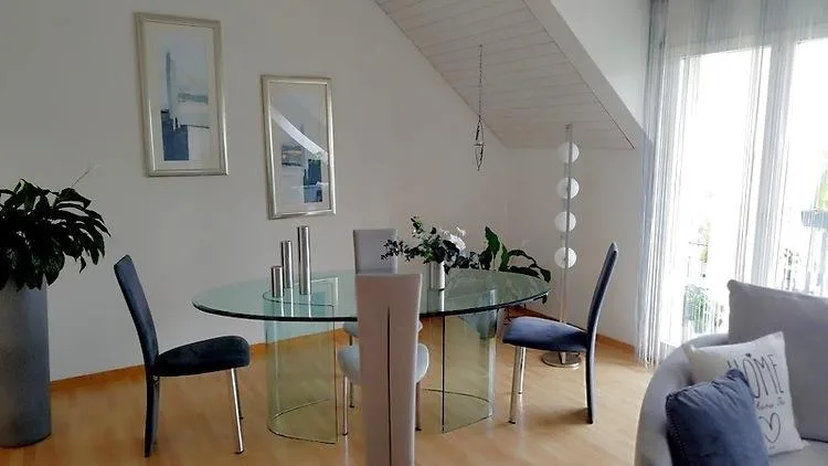 2½ ZIMMER-ATTIKAWOHNUNG IN AU (ZH), MÖBLIERT, TEMPORÄR