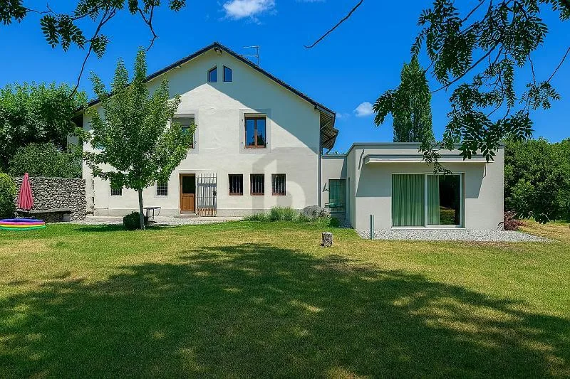 RIVA SINISTRA: VILLA A SCHIERA DI ECCEZIONE