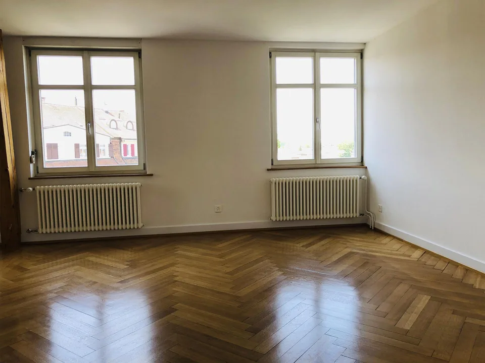 Altbau-Wohnung mit Fischgrätparkett (in Eigentumstandard)