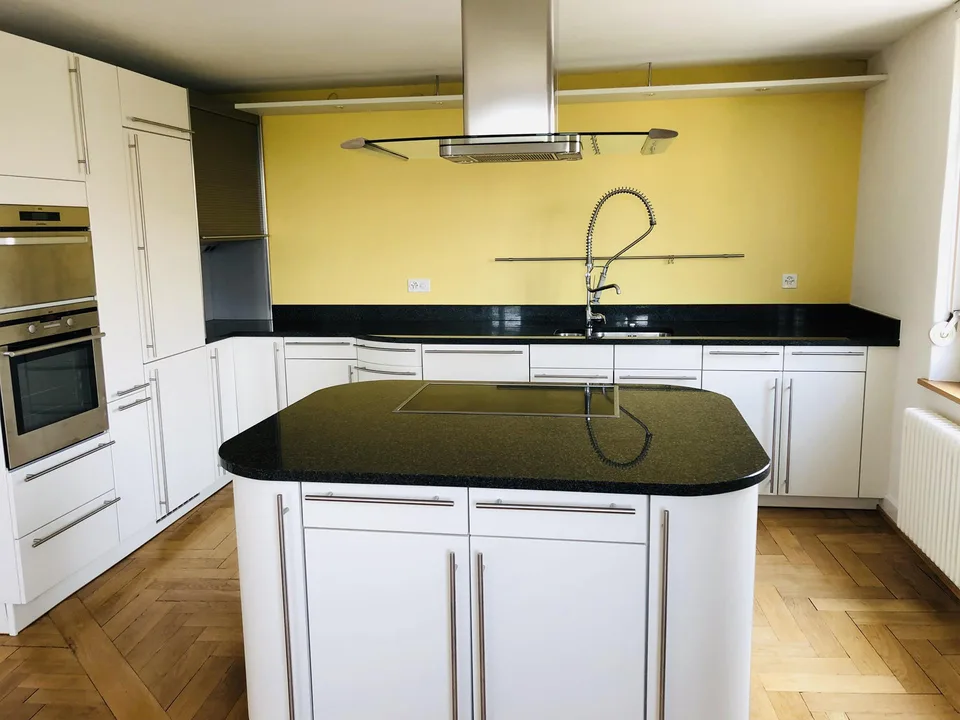 Altbau-Wohnung mit Fischgrätparkett (in Eigentumstandard)