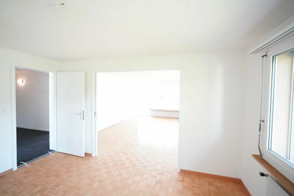 Charmante, helle und renovierte 3.5-Zimmer-Wohnung im 3. OG mit son...