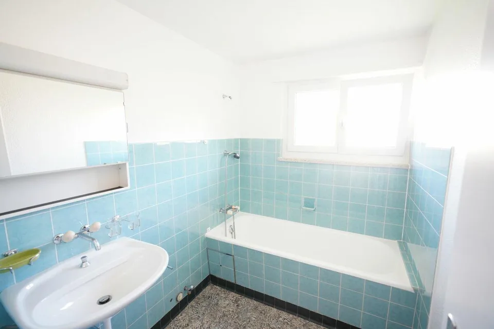 Charmante, helle und renovierte 3.5-Zimmer-Wohnung im 3. OG mit son...