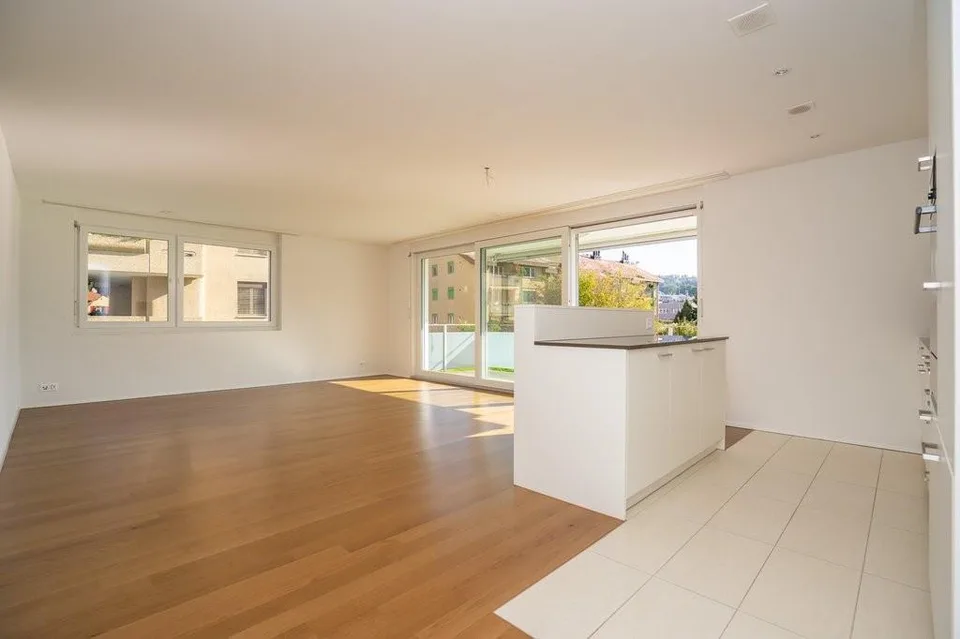 Appartement moderne 3 pièces avec tour de lavage privé
