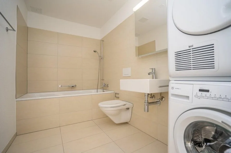 Appartement moderne 3 pièces avec tour de lavage privé