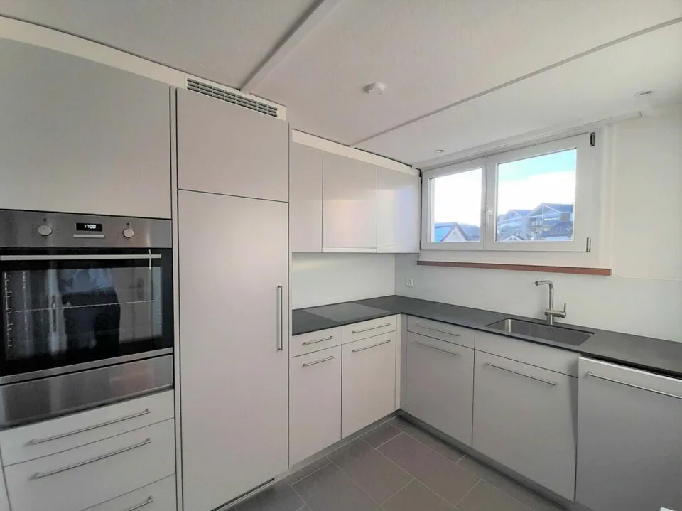 Renovierte Dachwohnung mit grossem Balkon