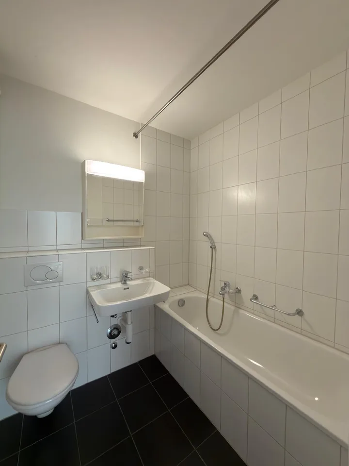 Helle 2-Zimmerwohnung im 2. Obergeschoss  Lyss-Strasse 101, 2560 Nida