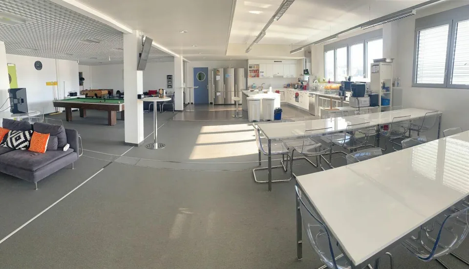 Vaud locaux bureaux, atelier et stockage de 2700 m2 à louer à Cheseaux