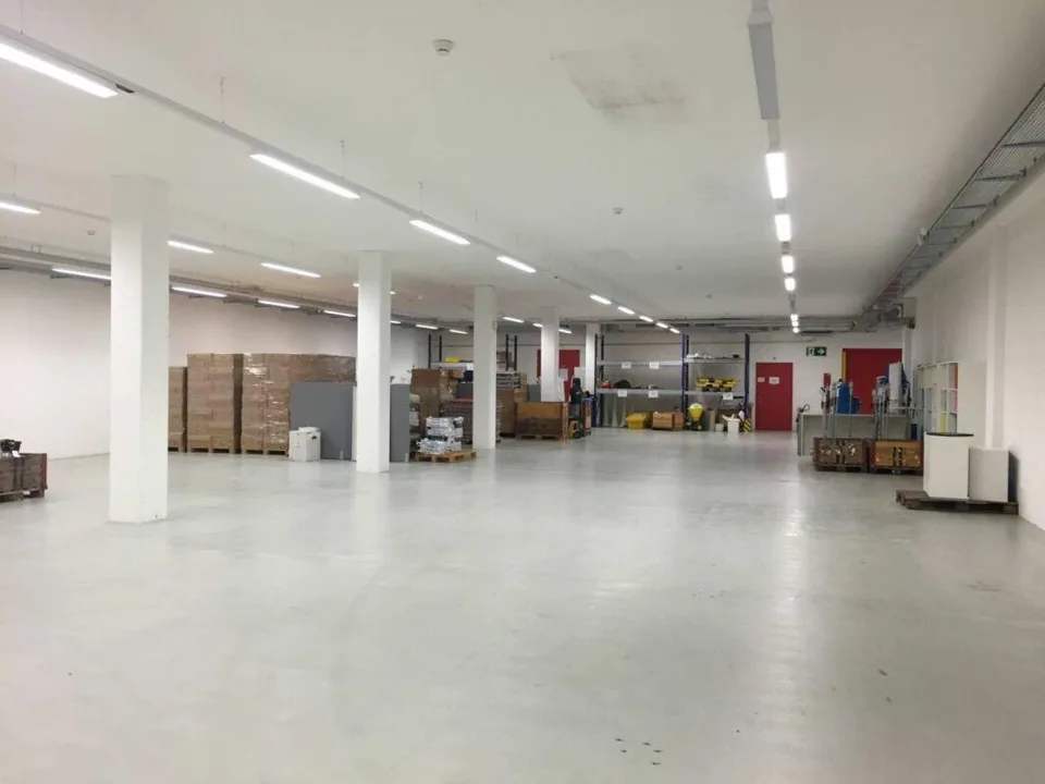 Vaud locaux depots et stockage de 900 m2 à louer à Cheseaux