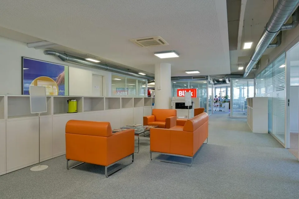Plateau de bureaux dès 450m² à louer Pont Bessières