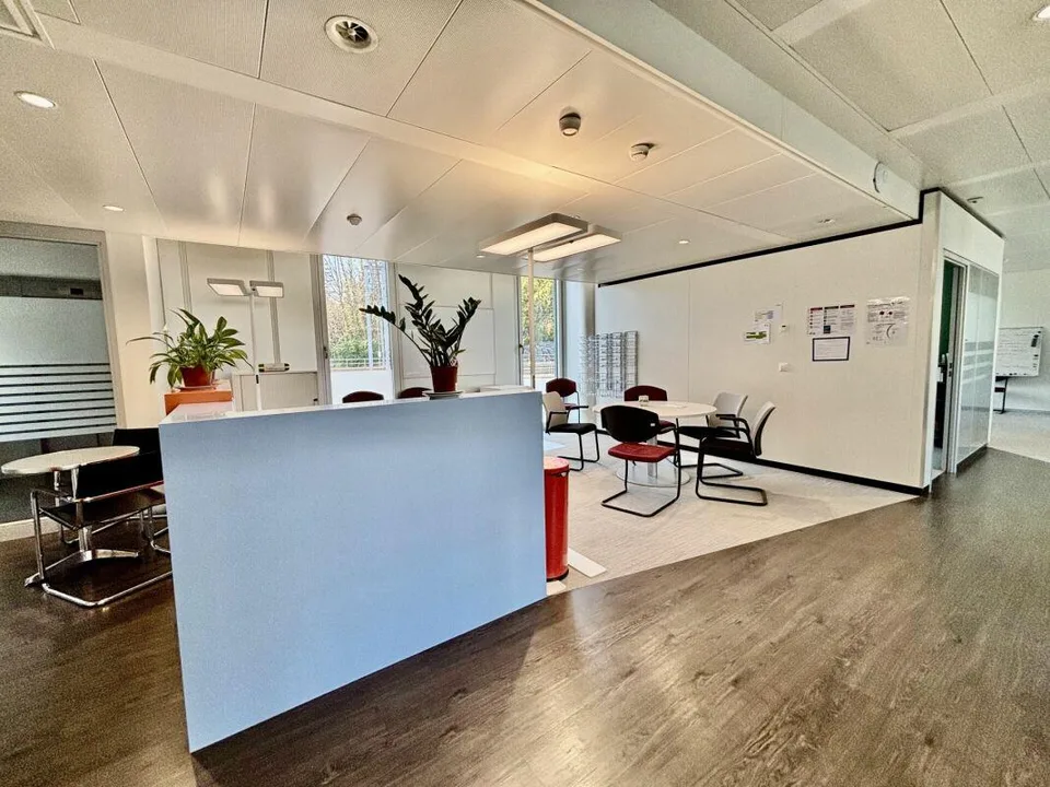 Grand plateau de bureaux de 850 m2 divisibles 450 m2 Gare CFF Morges !