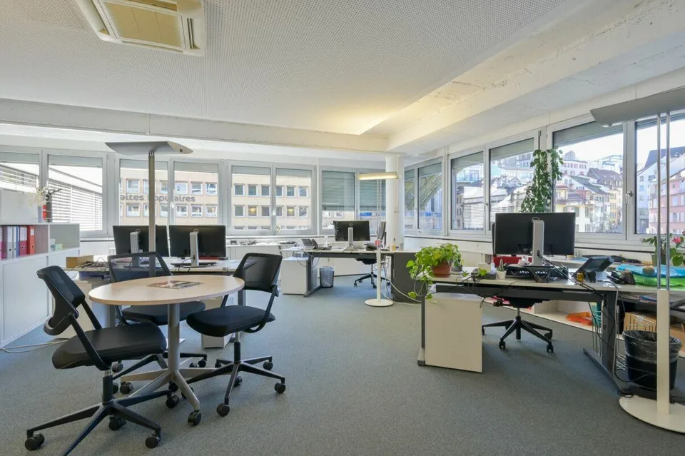 Surfaces de bureau divisibles de 450 à 1400 m2 à louer à Pont Bessi...