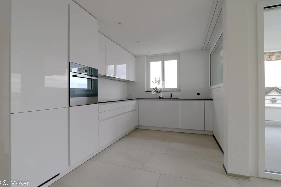 Moderne 4.5 Zi-Wohnung mit hochwertigem Ausbau an bevorzugter Lage