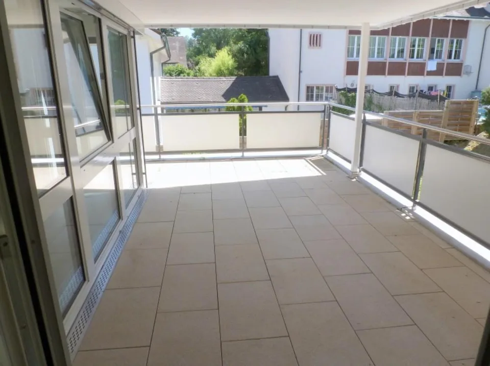 Grosse 3,5-Zi'-Mais.-Whg mit Terrasse, Lift + eigenem Waschturm