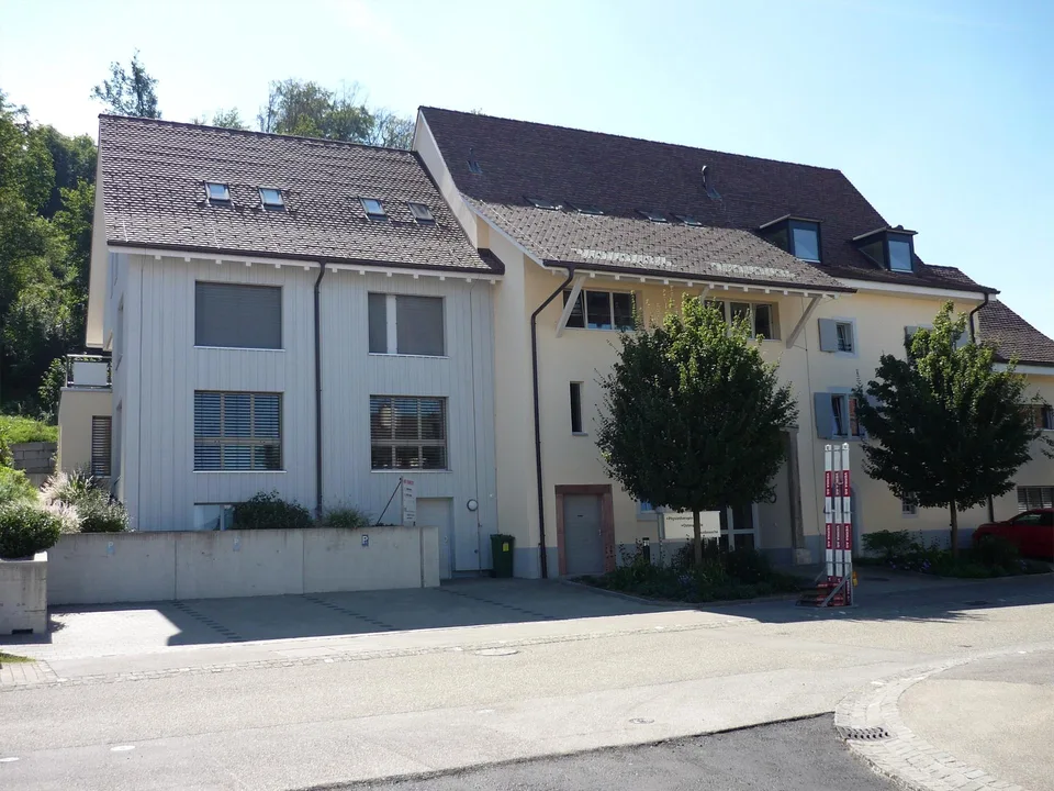 Grosse 3,5-Zi'-Mais.-Whg mit Terrasse, Lift + eigenem Waschturm