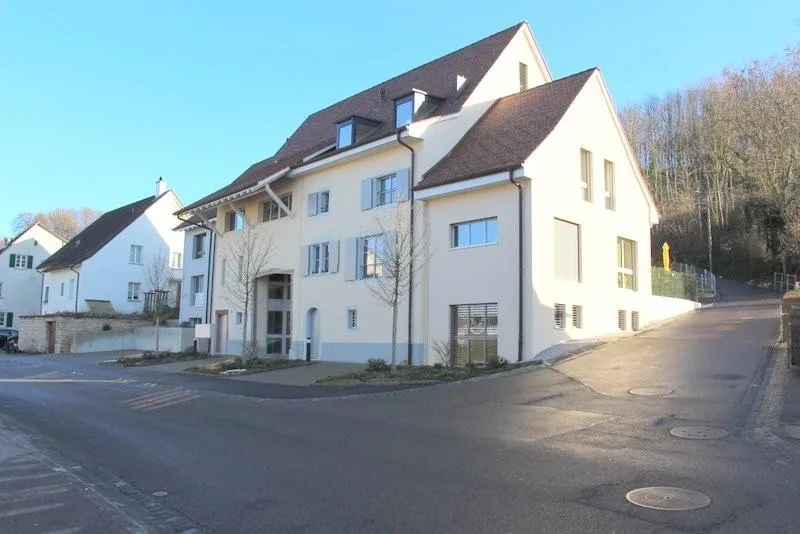 Grosse 3,5-Zi'-Mais.-Whg mit Terrasse, Lift + eigenem Waschturm