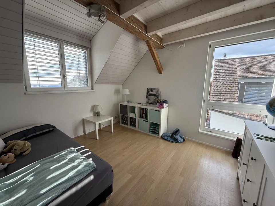 Charmanter 5.5-Zimmer-Hausteil in Stetten SH zu vermieten.