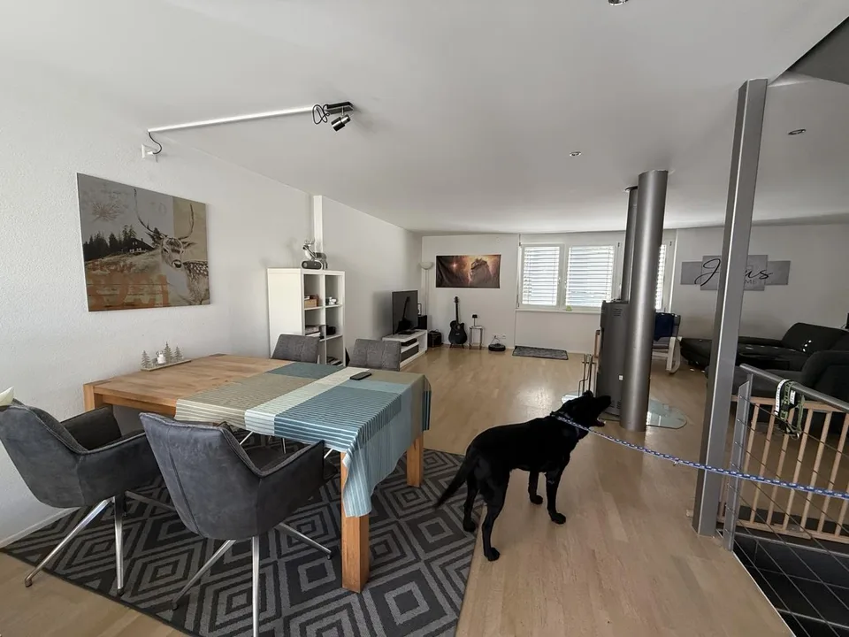 Charmanter 5.5-Zimmer-Hausteil in Stetten SH zu vermieten.