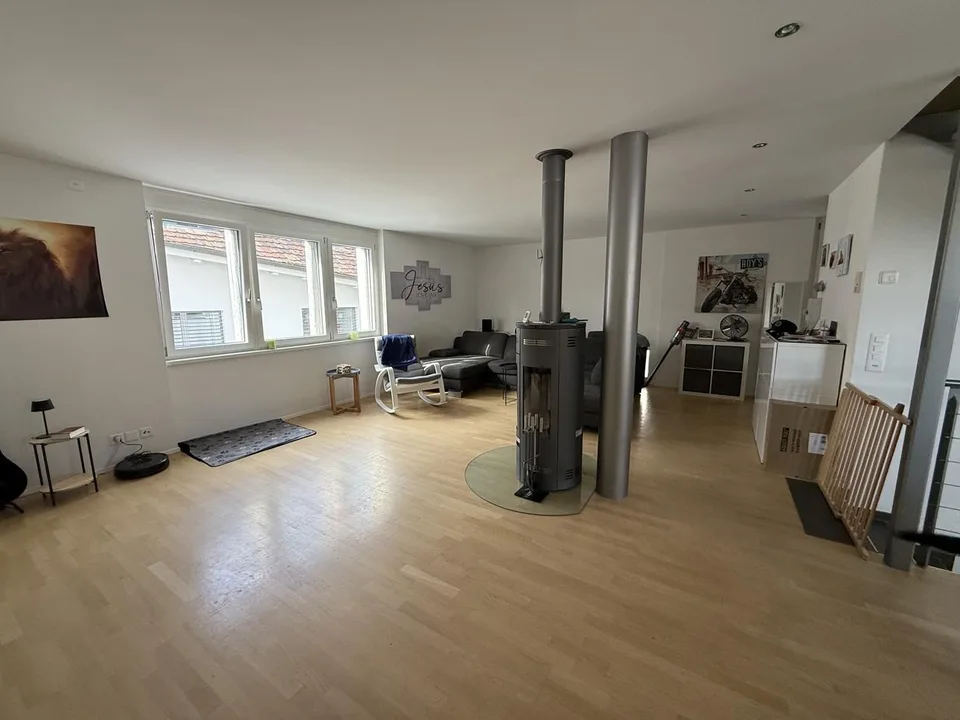 Charmanter 5.5-Zimmer-Hausteil in Stetten SH zu vermieten.