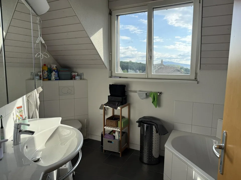 Charmanter 5.5-Zimmer-Hausteil in Stetten SH zu vermieten.