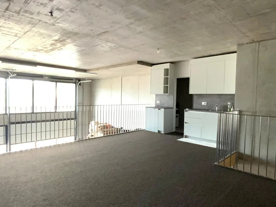 À louer - Halle artisanale / Atelier / Dépôt chauffé de 115 m² avec...