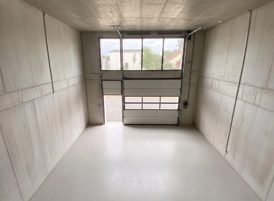 À louer - Halle artisanale / Atelier / Dépôt chauffé de 115 m² avec...