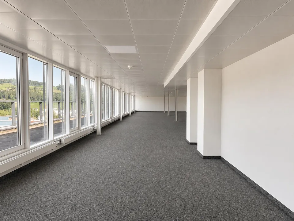 Exklusives Attikabüro mit Aussicht und Persönlichkeit